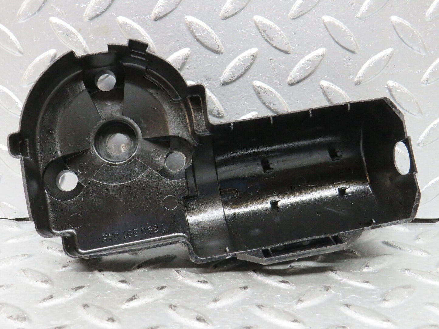 27665 Mercedes-Benz S124 300TE Wagon Wiper Motor Cover 1390591046