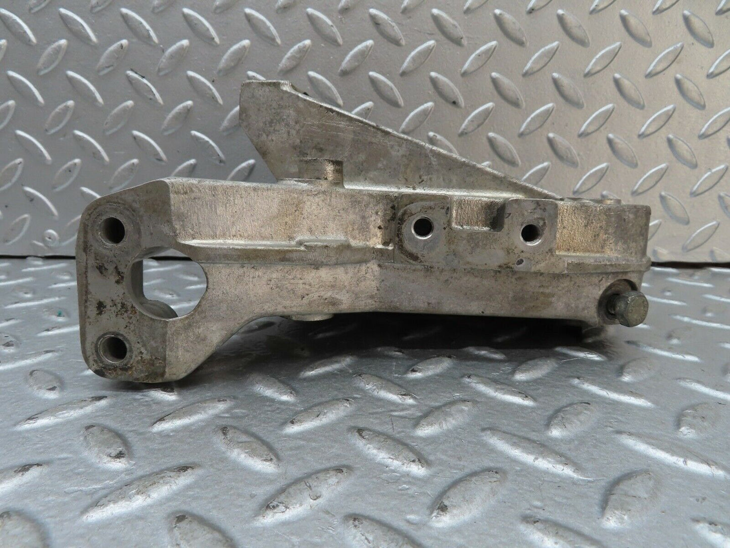 19220 Mercedes-Benz W123 300D Power Steering Pump Bracket 6154660441