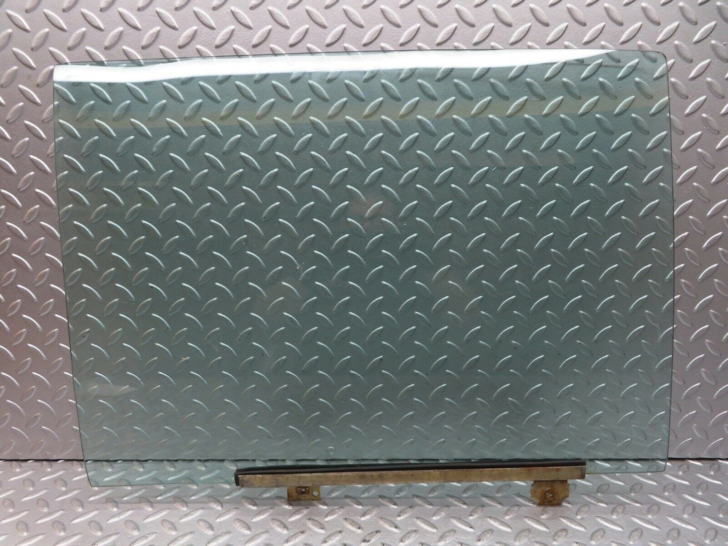 17635 Mercedes-Benz W116 450SEL Rear Left Door Window Glass