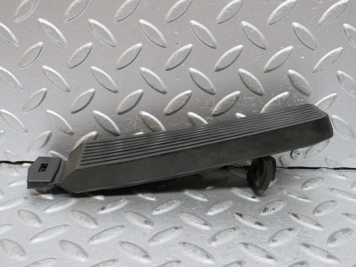 29086 Mercedes-Benz C124 320CE Coupe Accelerator Pedal With Rubber 1233010082