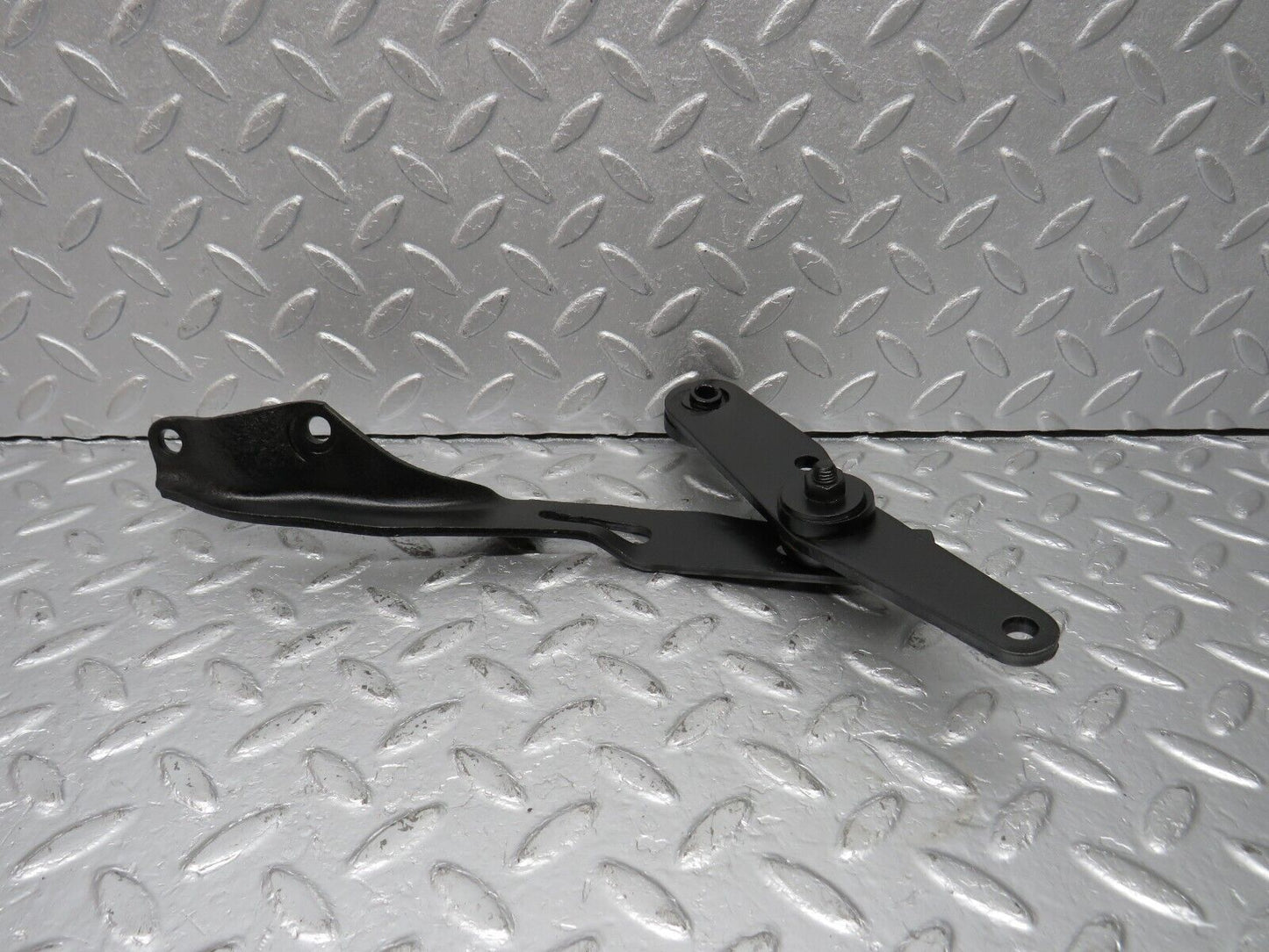 40541 Mercedes-Benz W123 300D Exhaust Bracket