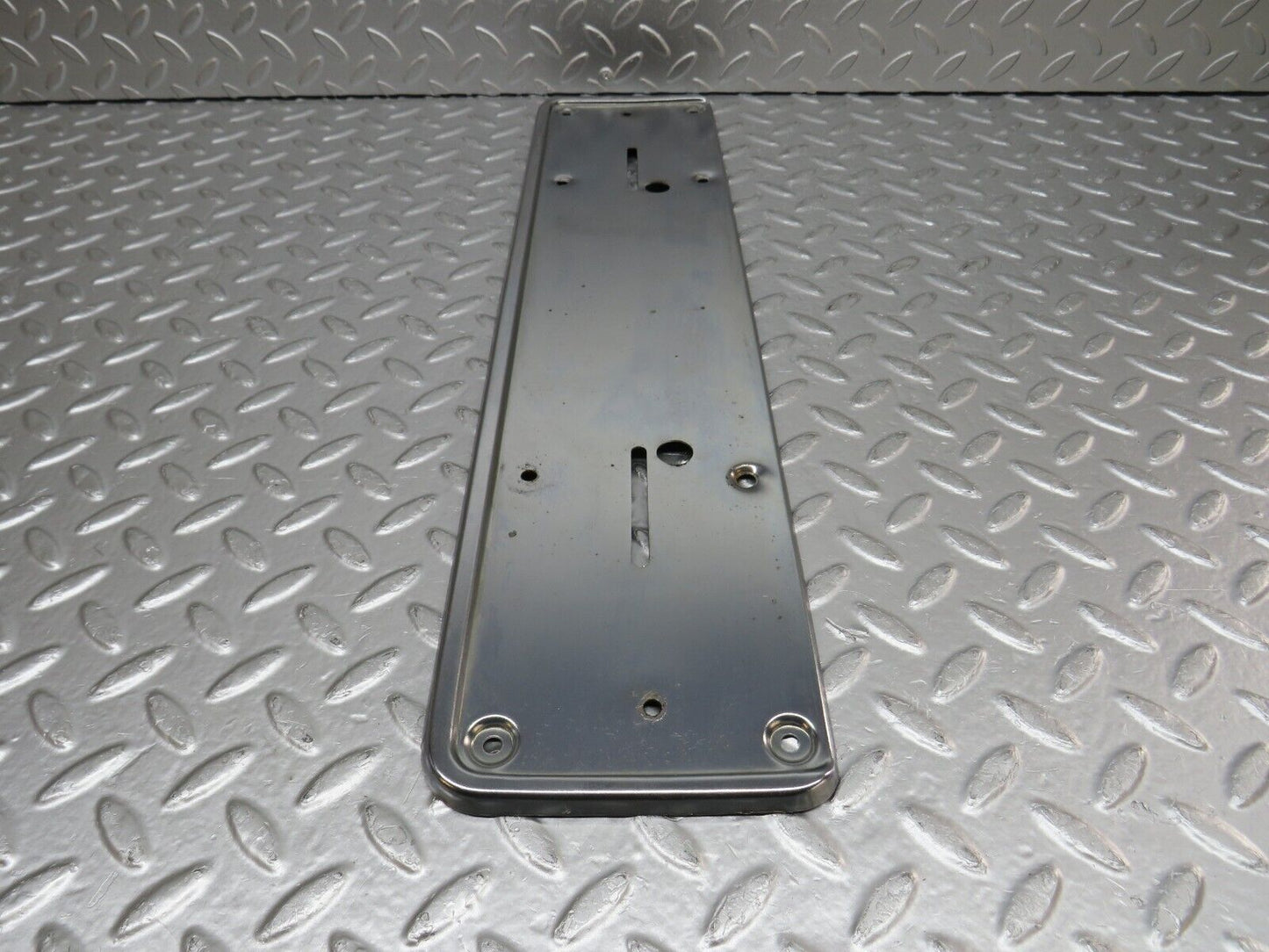 32512 Mercedes-Benz S124 300TE Wagon Rear number Plate Holder