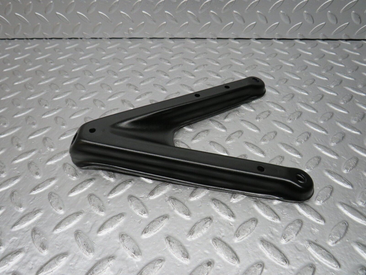 31472 Mercedes-Benz S124 220TE Wagon Air Intake Manifold Bracket