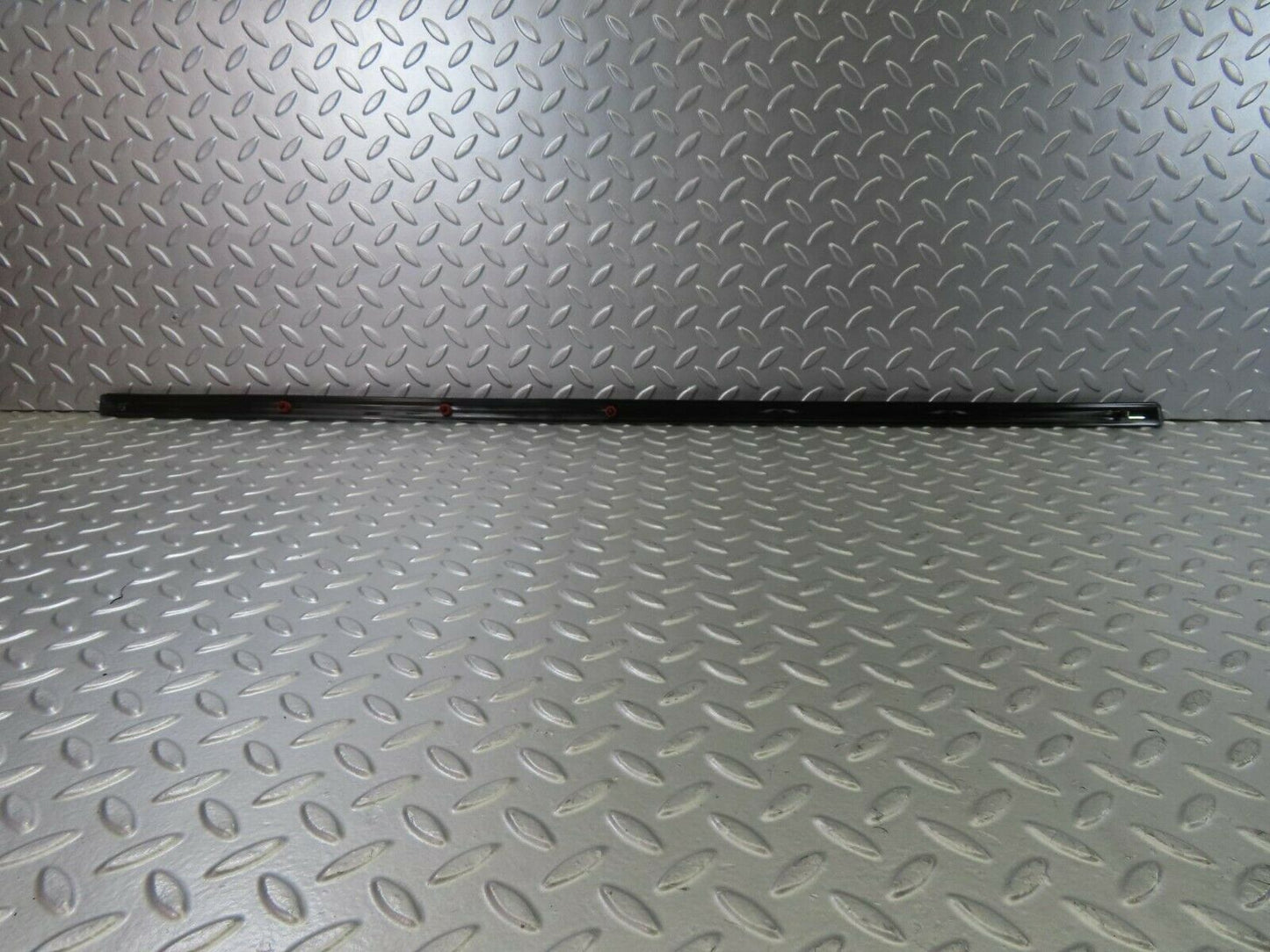 10254 Mercedes-Benz W123 Front Left Door Centre Moulding Trim