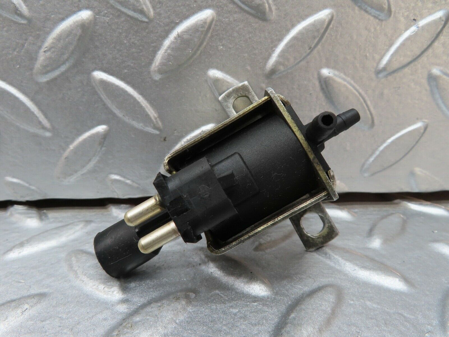 17448 Mercedes-Benz R129 300SL Coupe Vacuum Control Valve 0015407097