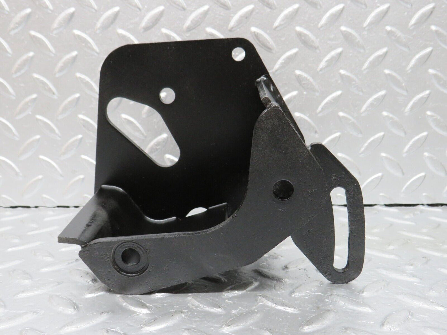 32983 Mercedes-Benz C107 R107 350 V8 Power Steering Pump Bracket