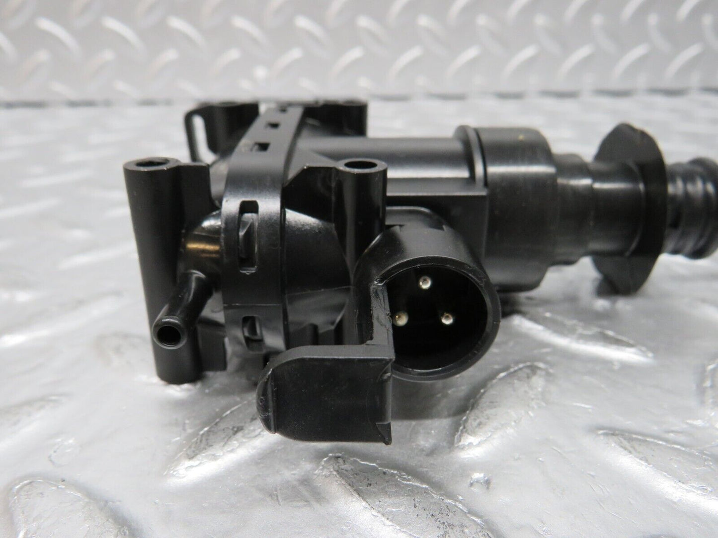 32447 Mercedes-Benz S124 300TE Wagon Door Lock Vacuum Actuator Front Left