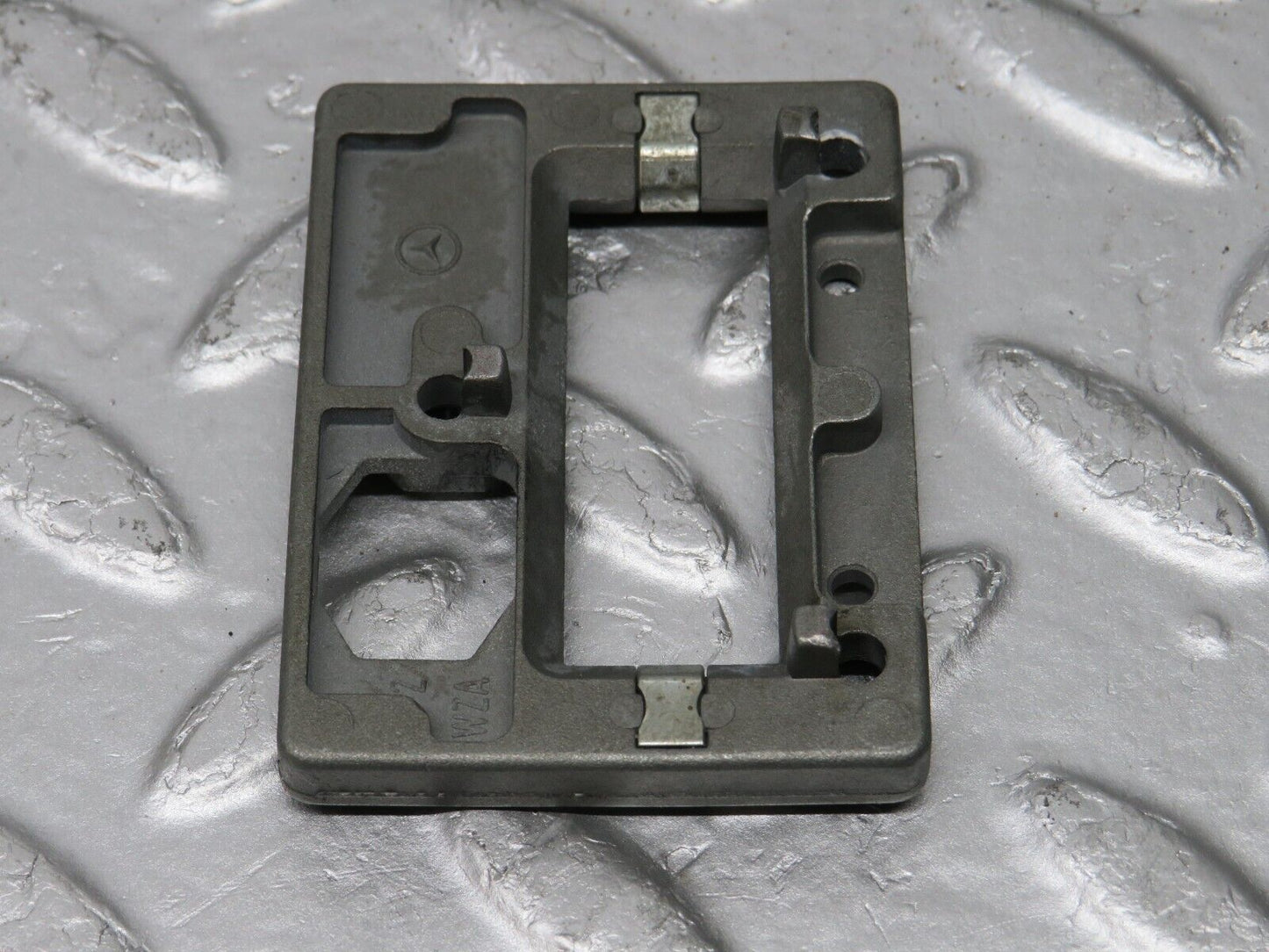 33197 Mercedes-Benz W202 Rear View Mirror Bracket
