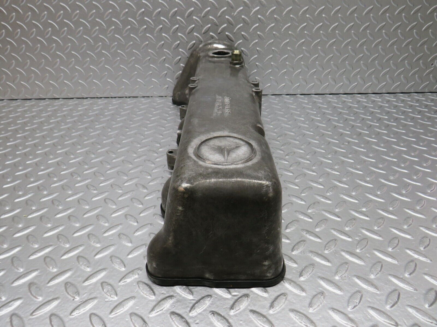 32936 Mercedes-Benz W123 300D Cylinder Head Valve Cover 6170160305