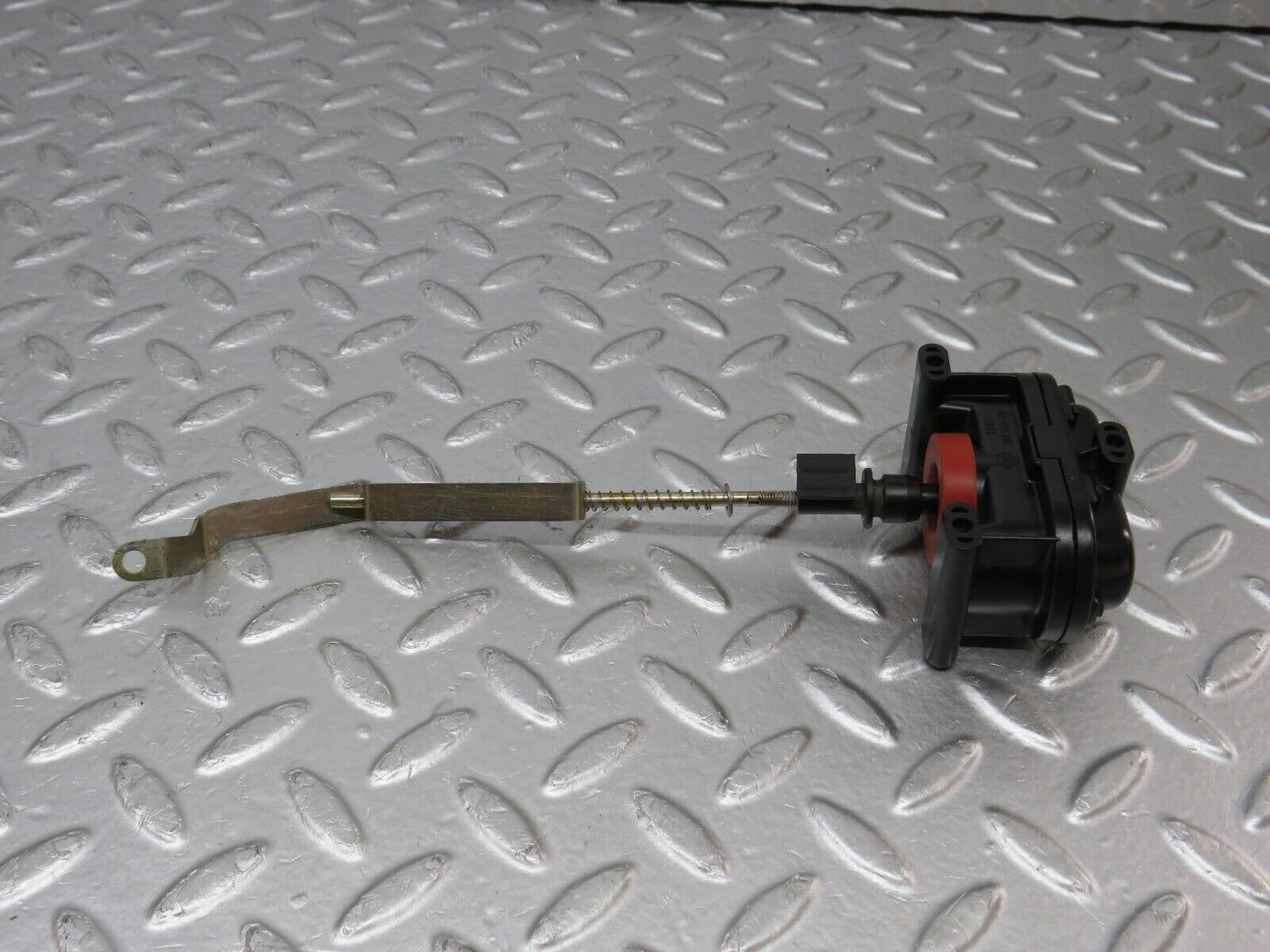 34333 Mercedes-Benz C126 380SEC Coupe Trunk Lock Vacuum Actuator