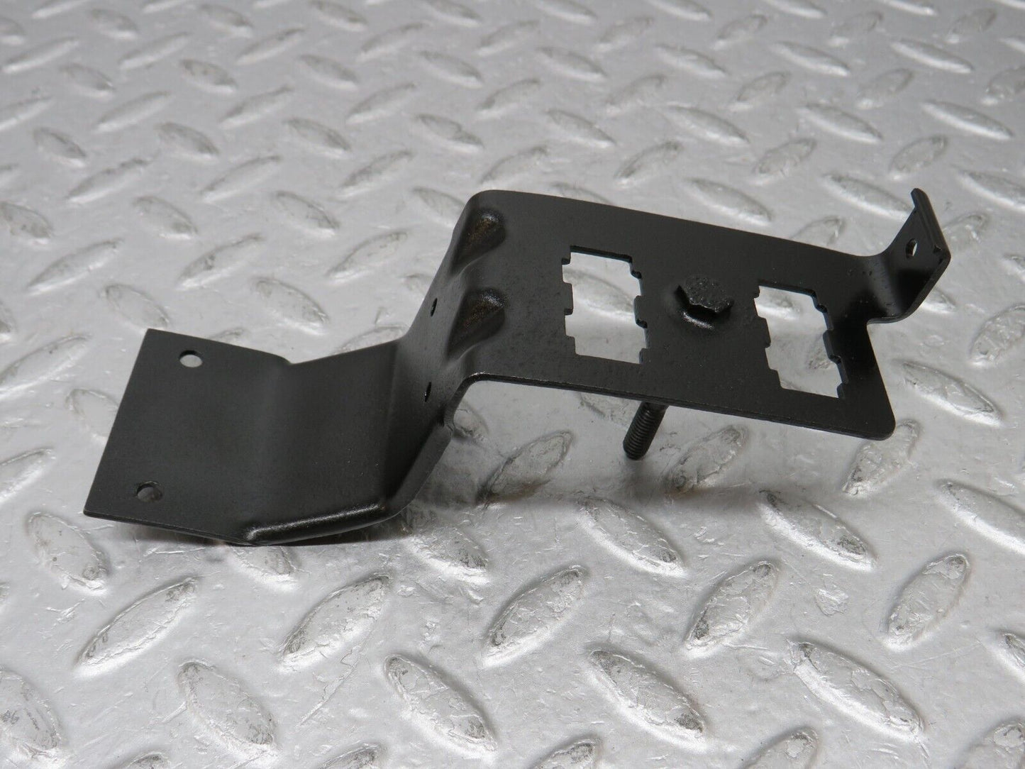 35858 Mercedes-Benz W108 Relay Bracket
