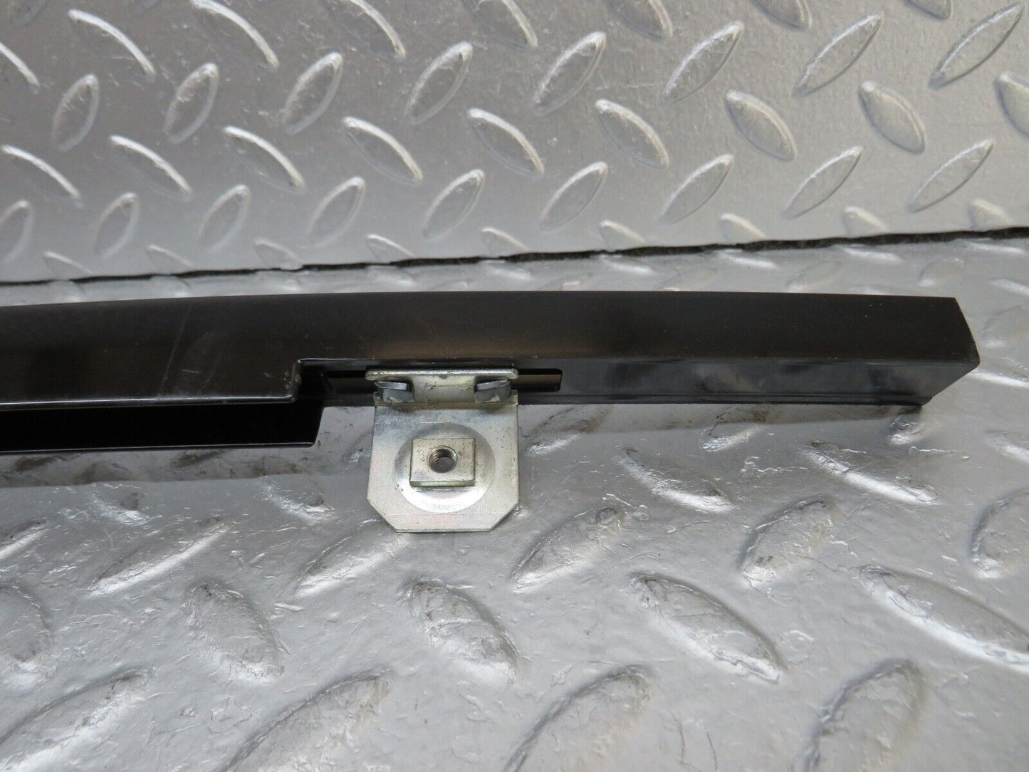 35256 Mercedes-Benz W221 Rear Right Door Window Channel 2217300219
