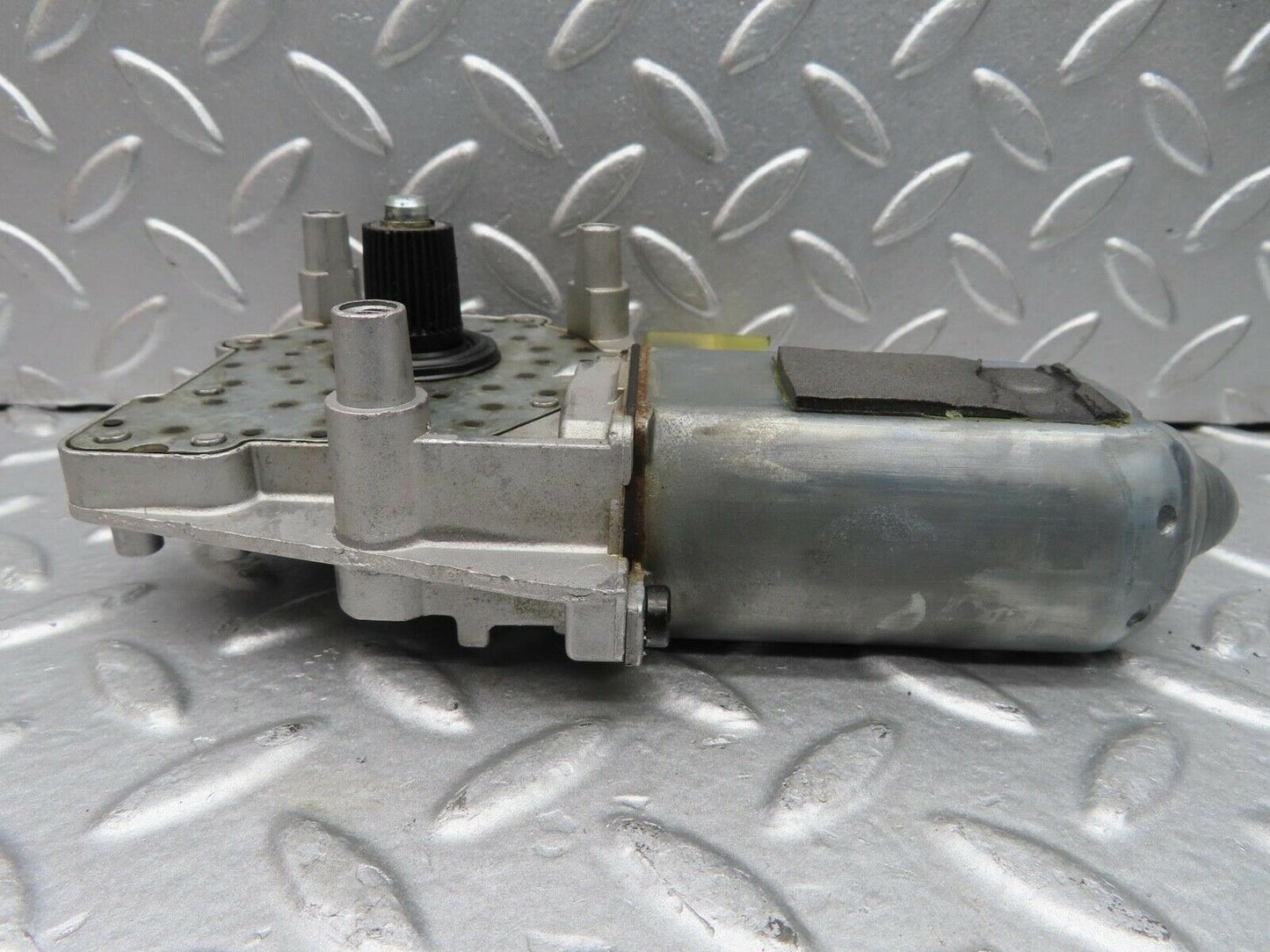 14974 Mercedes-Benz W140 S320 Rear Right Window Regulator Motor 0130821501
