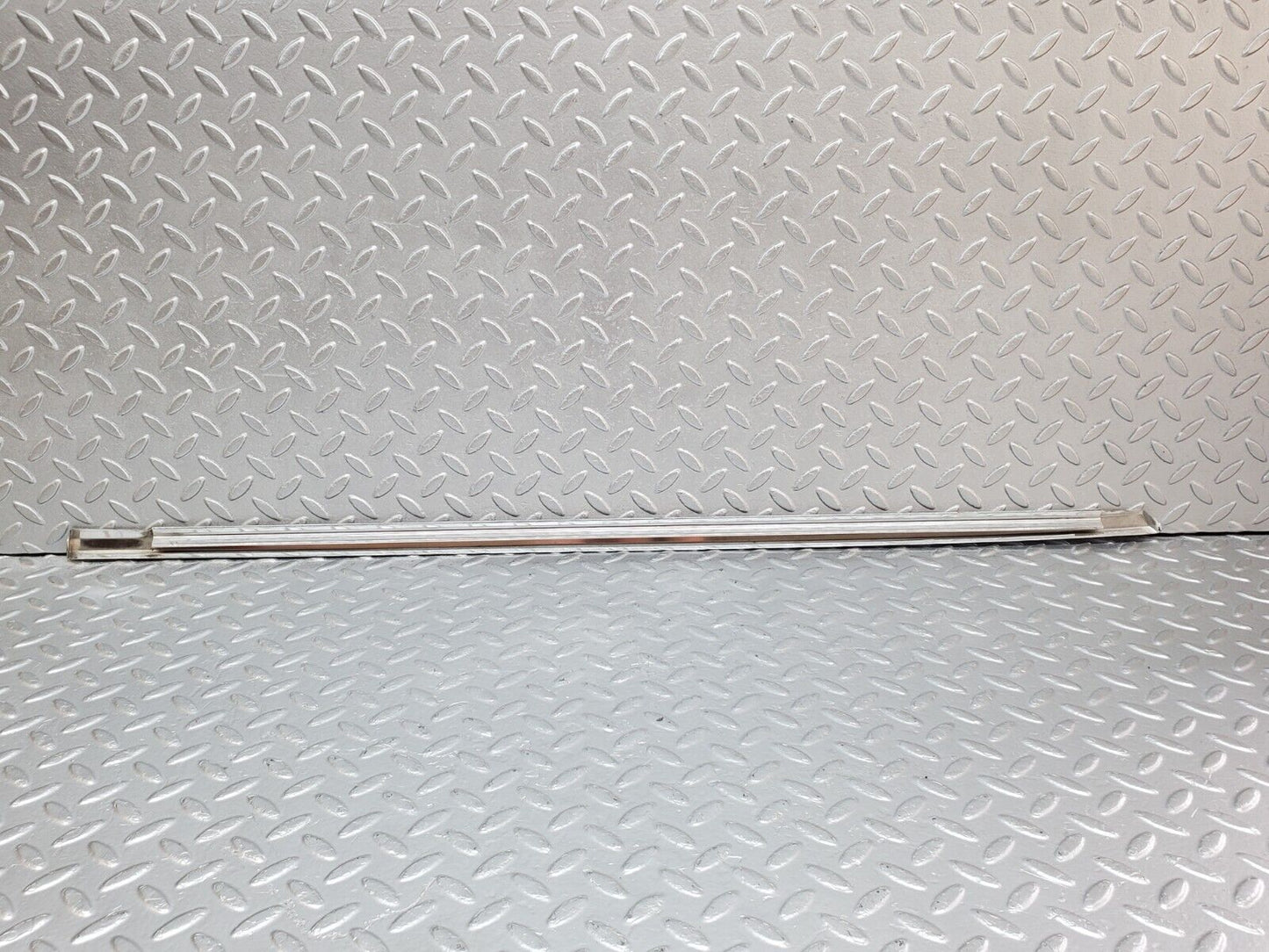 45809 Mercedes-Benz W126 420SE Front Left Door Chrome Moulding Trim