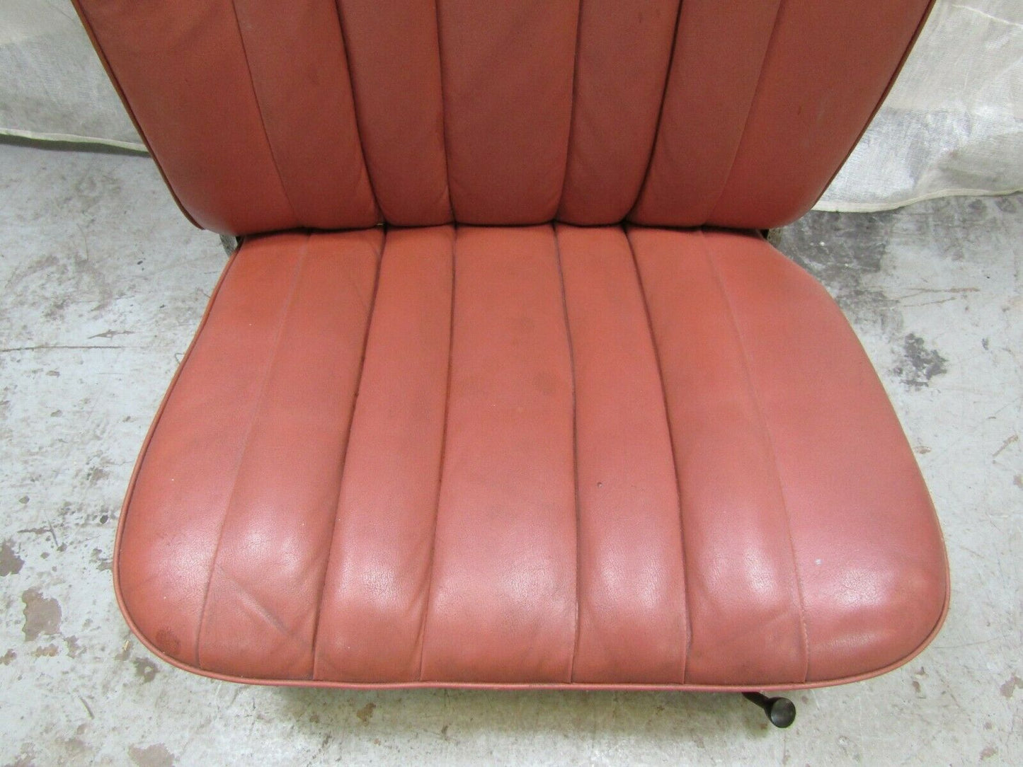 3255 Mercedes-Benz W105 PONTON Front Right Seat Passenger Seat Red Faux Leather