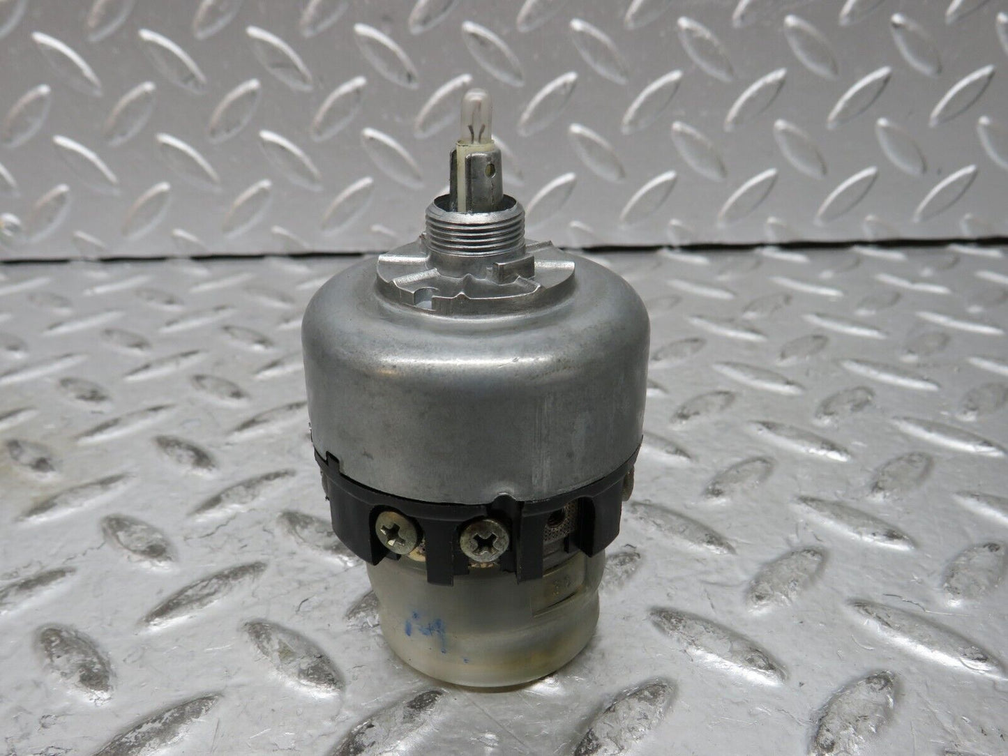 27883 Mercedes-Benz W123 280E Headlight Switch