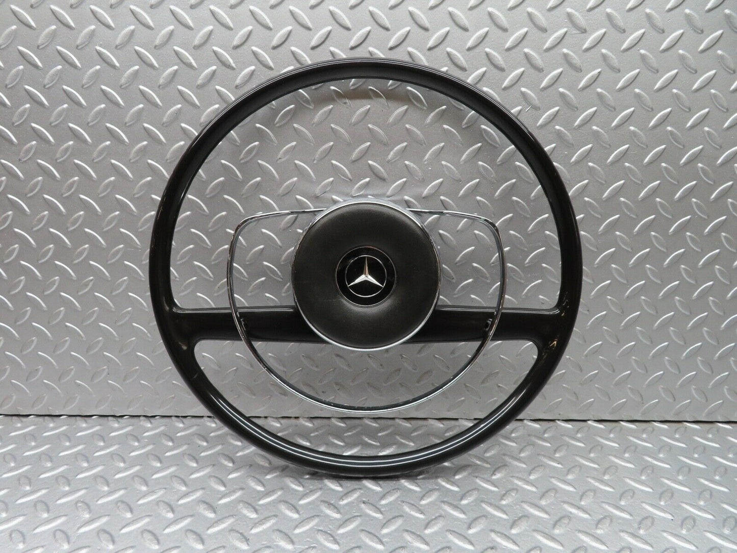 18303 Mercedes-Benz W111 220SE Coupe Steering Wheel