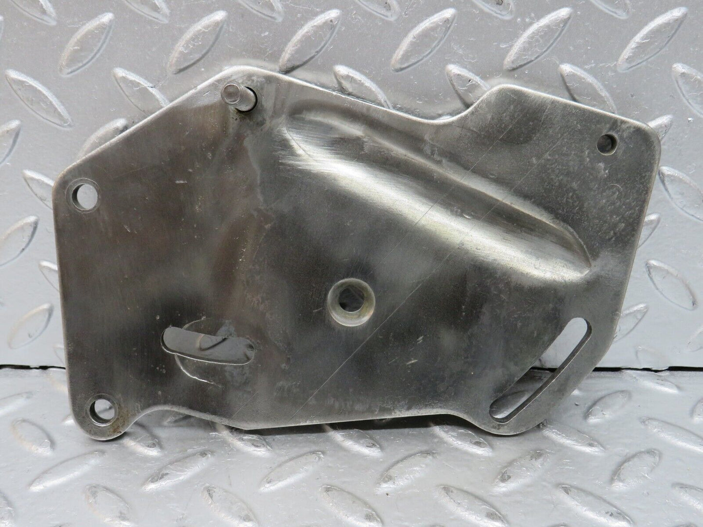 0064 Mercedes-Benz W116 350SE Power Steering Pump Bracket