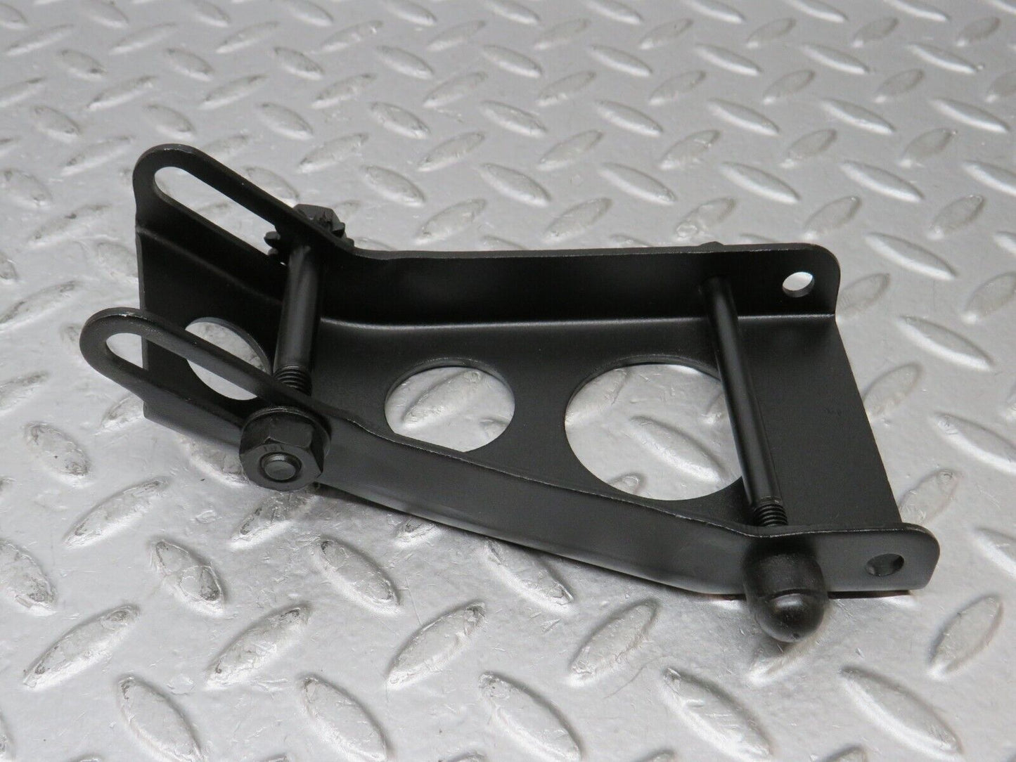 36349 Mercedes-Benz W126 420SE Alternator Generator Bracket