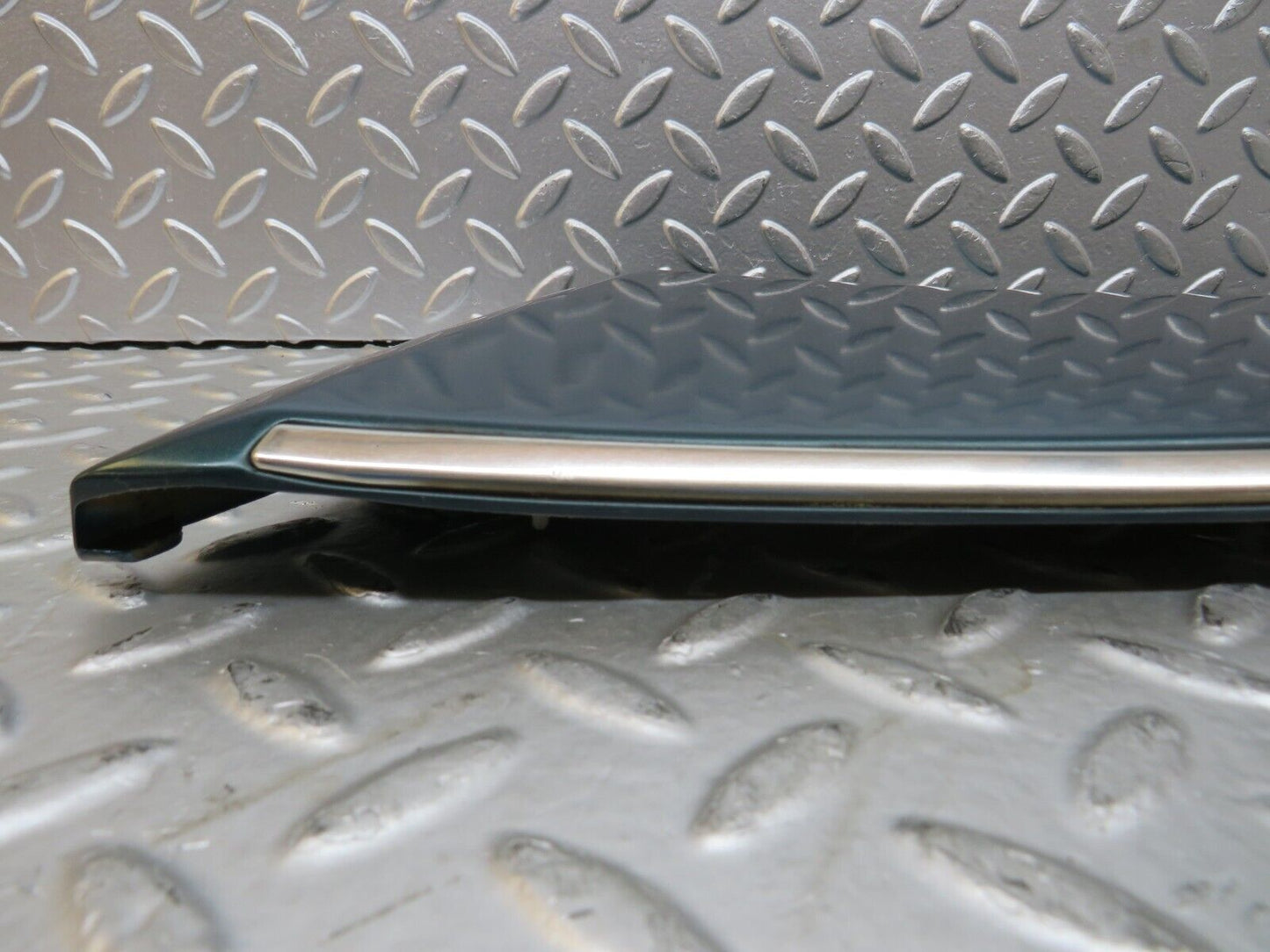 27657 Mercedes-Benz S124 300TE Front Right Fender Wing Moulding Trim 1246901440