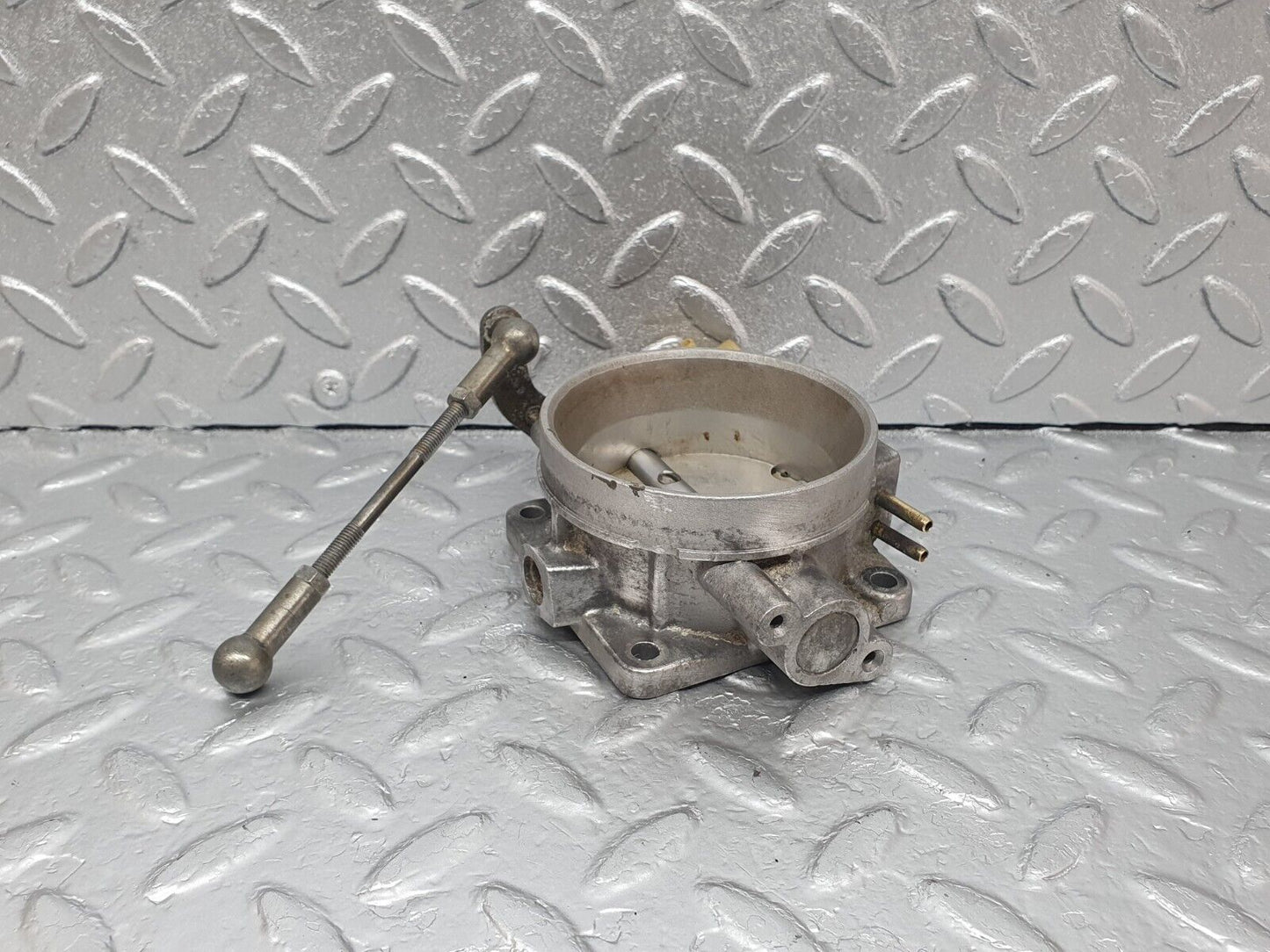 43580 Mercedes-Benz C126 380SEC Coupe Throttle Body Valve 0039970036