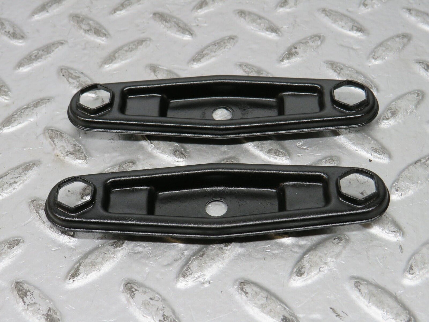 32152 Mercedes-Benz W123 230E Fuel Injector Bracket
