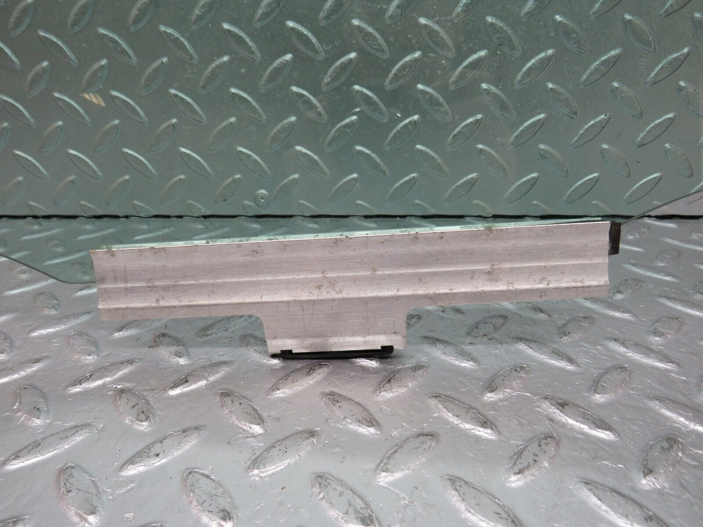 33264 Mercedes-Benz W202 C180 Rear Right Door Window Glass