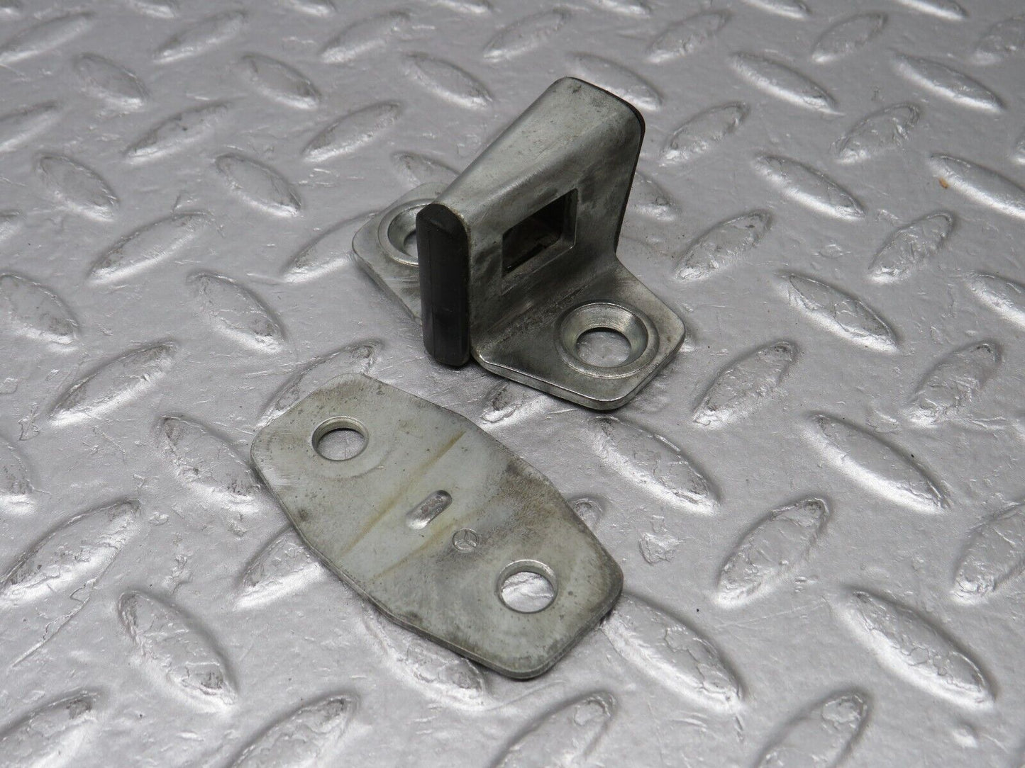 36613 Mercedes-Benz W201 190E 2.0L Door Lock Latch