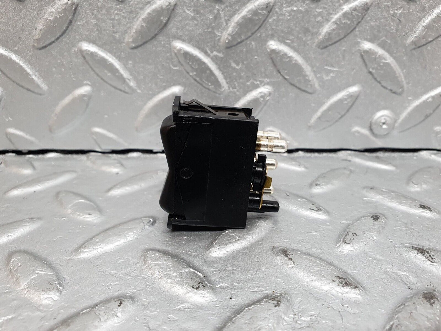 41100 Mercedes-Benz W126 300SE Rear Windscreen Defroster Switch 0008206110