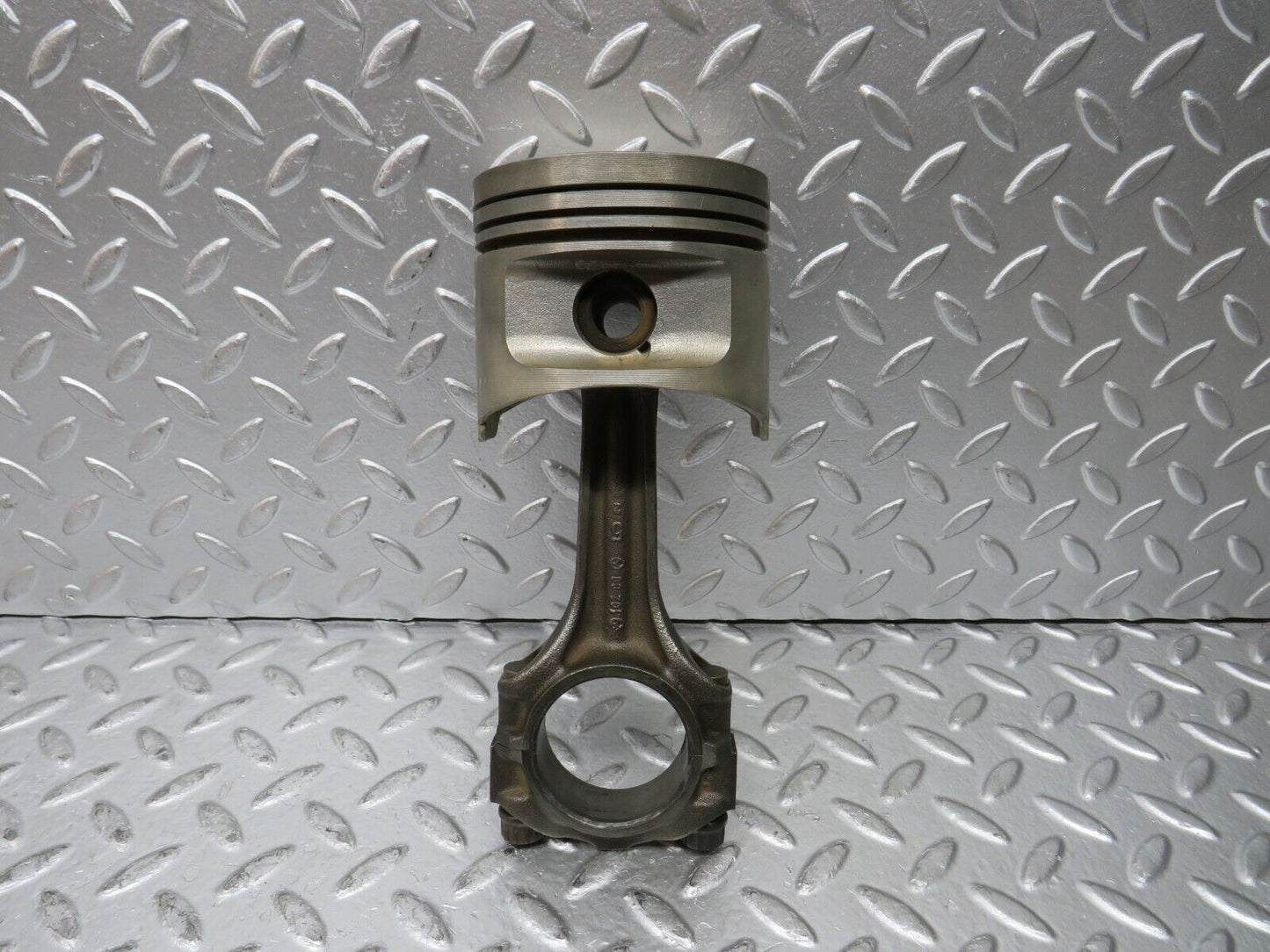 29911 Mercedes-Benz W123 230E Piston With Connecting Rod 96.47 mm 10200