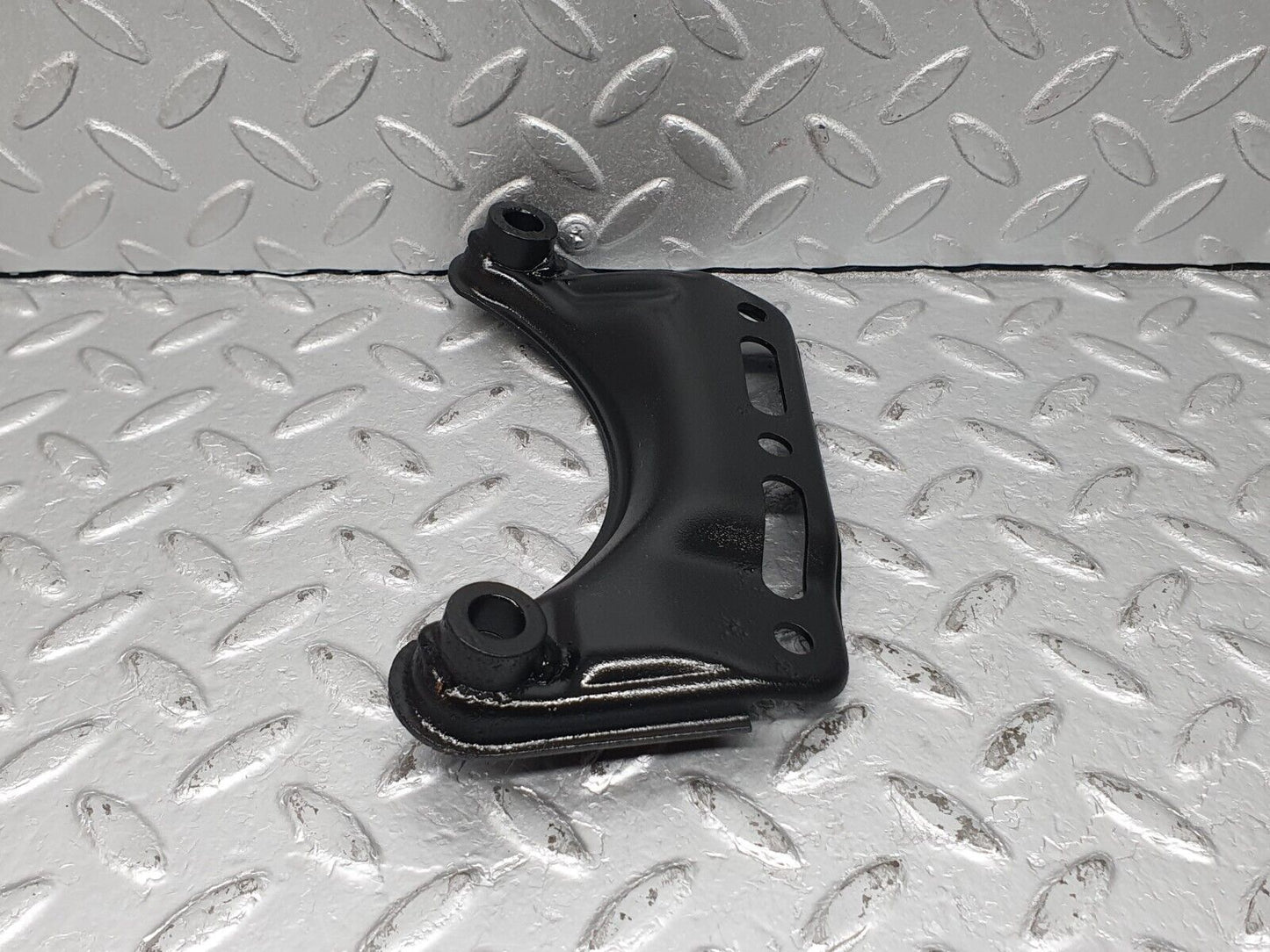 41151 Mercedes-Benz W126 300SE Air Conditioning Compressor Support Bracket