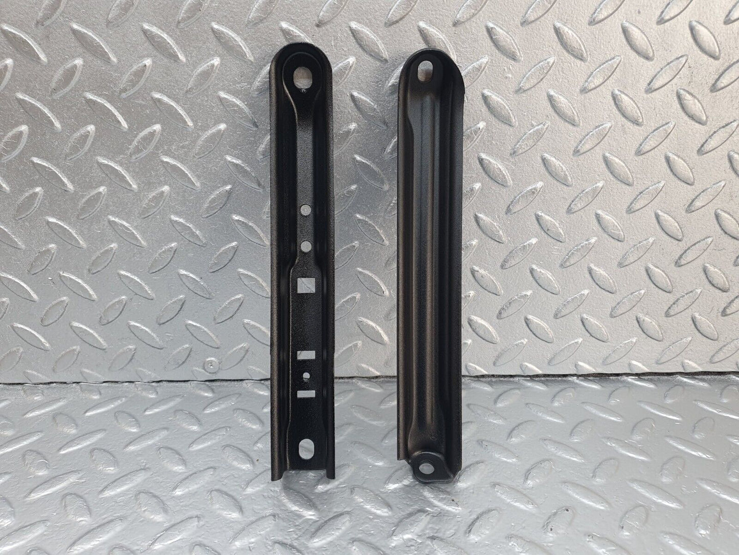 42831 Mercedes-Benz W201 190 2.0L Air Intake Manifold Bracket