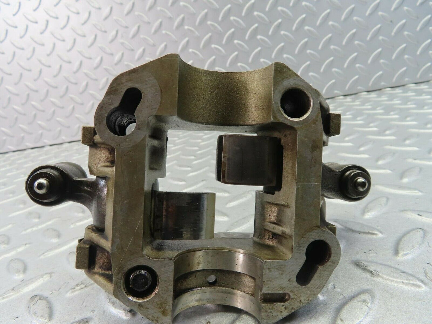 8576 Mercedes-Benz S123 Wagon Rocker Arms Camshaft Bearing Block 1020512110