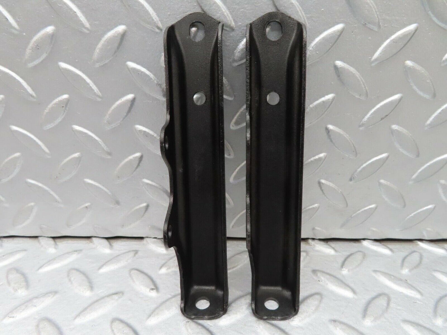 16495 Mercedes-Benz W124 260E Air Intake Manifold Bracket