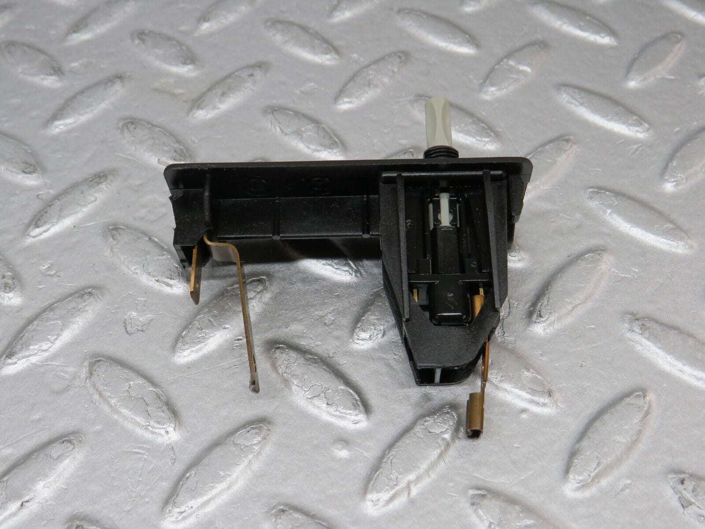 36587 Mercedes-Benz W201 190E 2.0L Trunk Boot Light Switch 2018201211