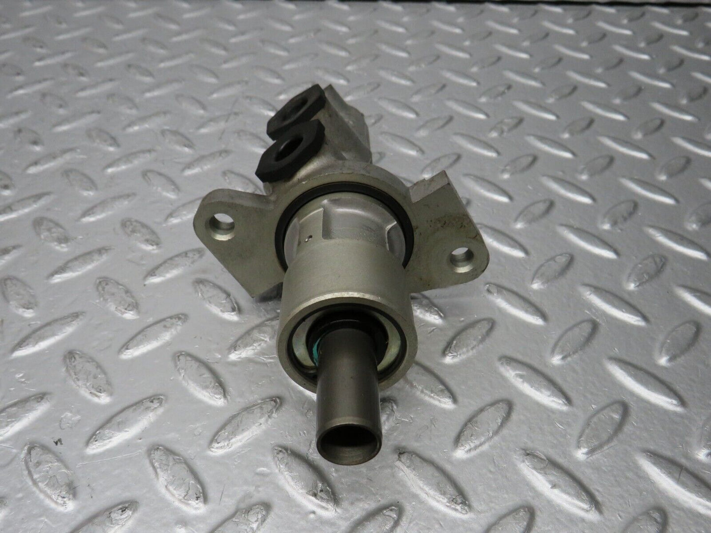 31240 Mercedes-Benz S124 220TE Wagon Brake Master Cylinder Girling