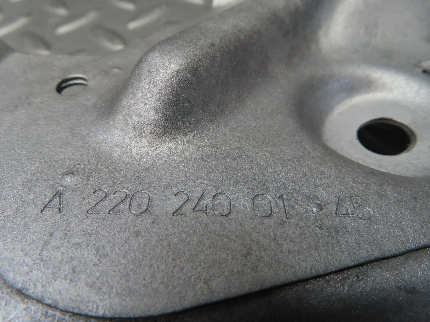 13421 Mercedes-Benz W220 S430 Engine Mount Heat Shield Left Right 2202400145