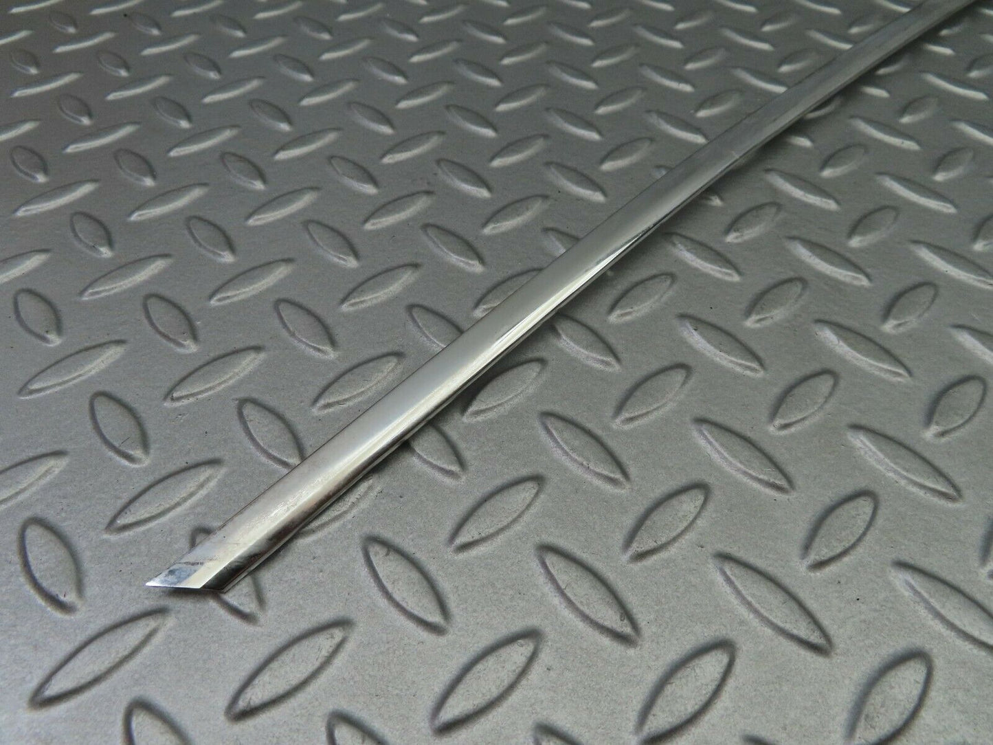 6210 Mercedes-Benz W126 380SE Door Chrome Window Frame Front Left