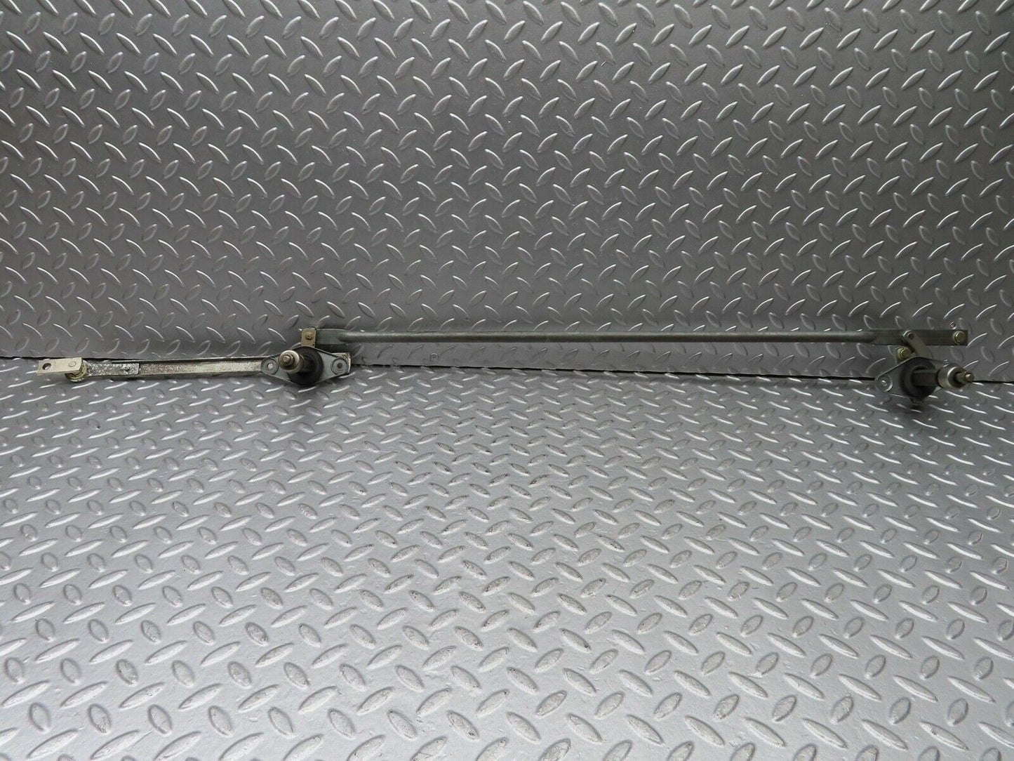 20331 Mercedes-Benz W114 280CE Coupe Windscreen Wiper Linkage
