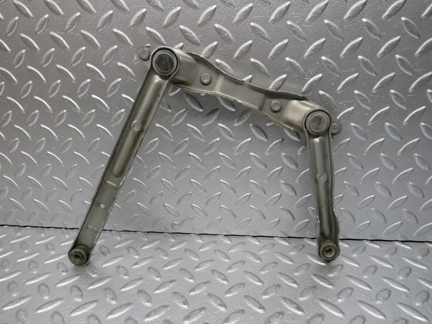 31659 Mercedes-Benz W201 190LE 1.8L Bonnet Hinge Right Side