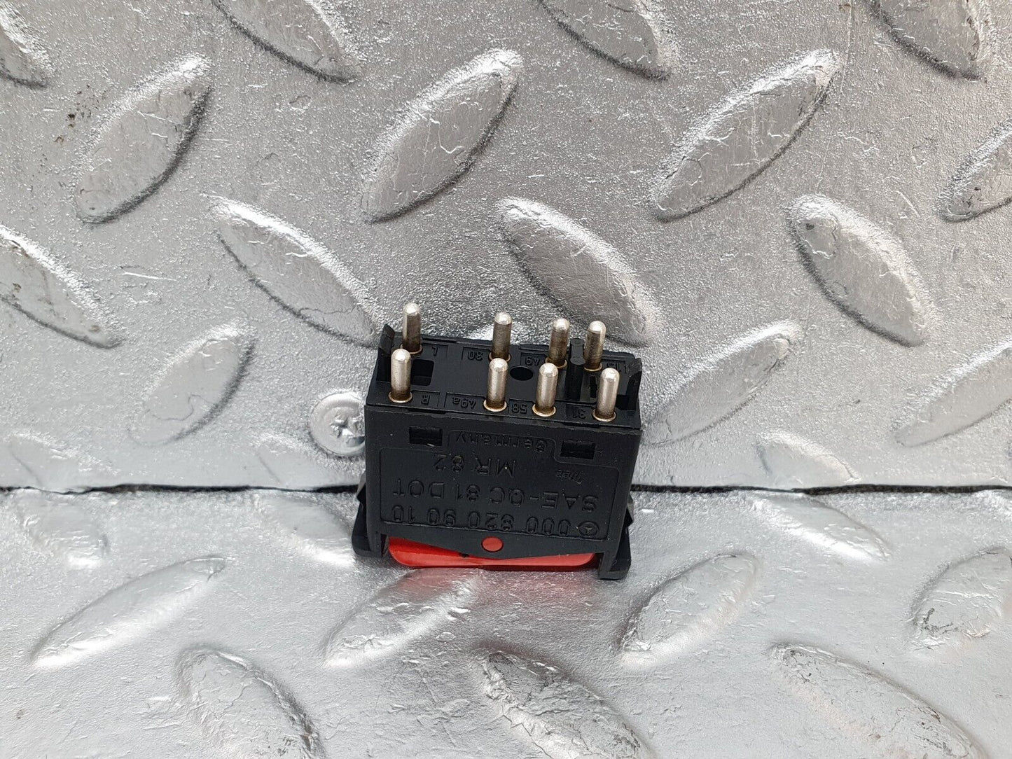 44112 Mercedes-Benz C123 230CE Coupe Hazard Warning Light Switch 0008209010