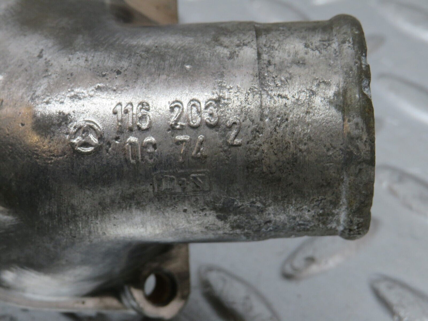 32857 Mercedes-Benz C107 R107 350 V8 Thermostat Housing 1162030374