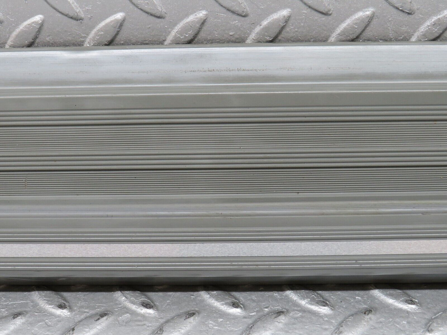 35992 Mercedes-Benz W126 420SE Rear Left Door Sill Trim Grey