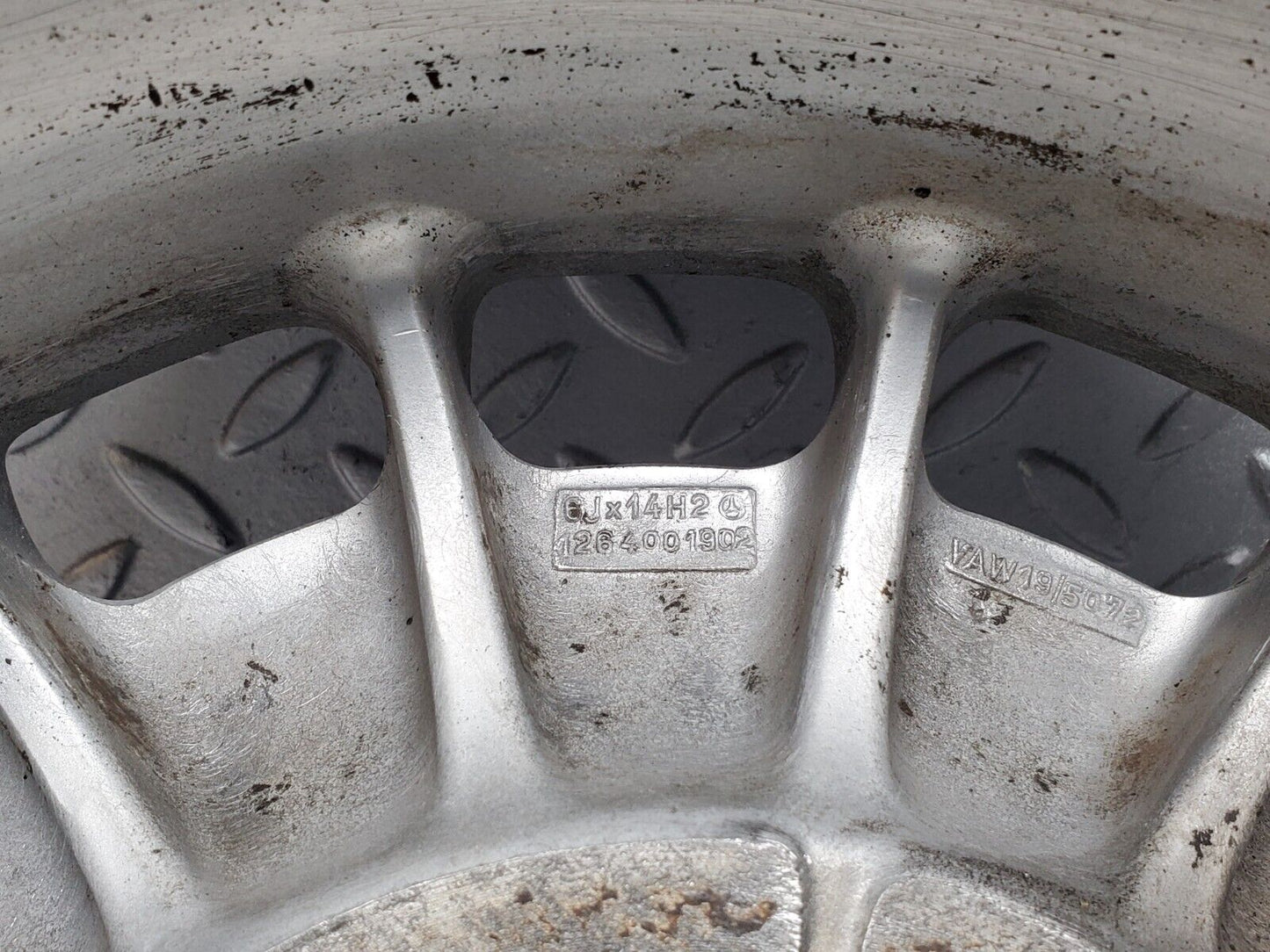44556 Mercedes-Benz W123 Alloy Wheel Set Mexican Hat 6Jx14H2 ET30 1264001902