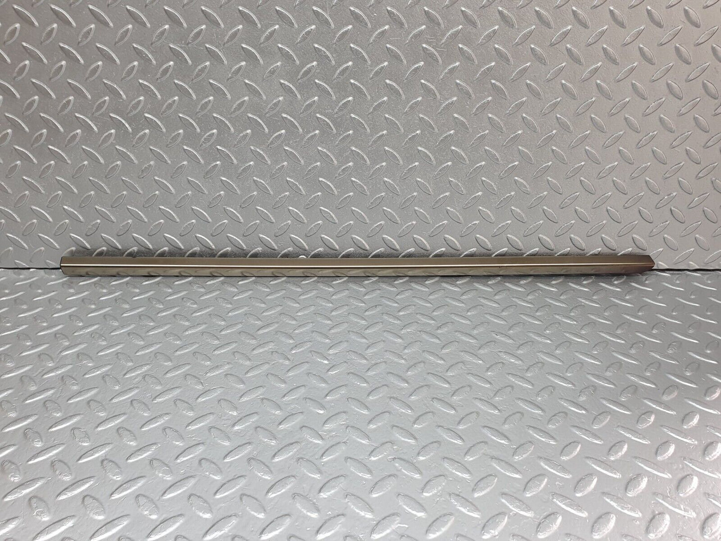 42105 Mercedes-Benz W202 C200 Front Right Door Moulding Trim