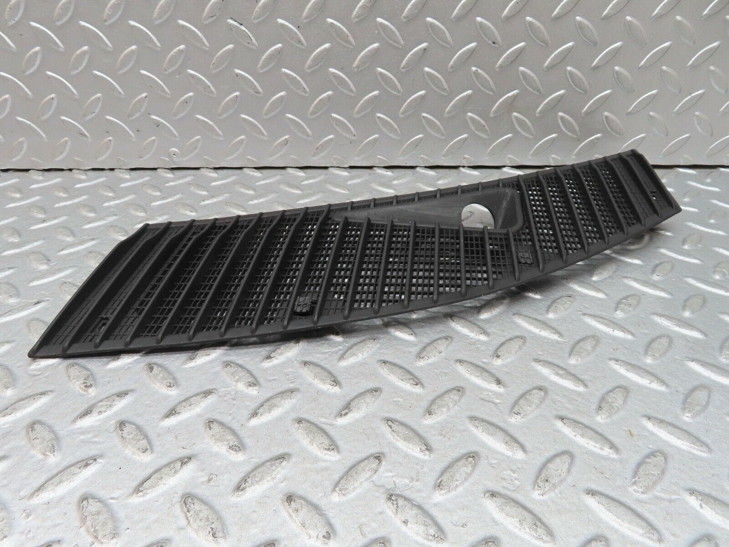 19049 Mercedes-Benz W123 300D Air Intake Grill Left LHD 1238360165