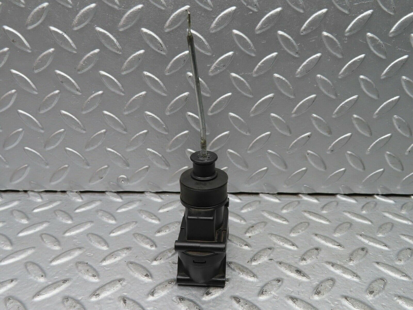 21442 Mercedes-Benz W126 300SE Front Door Lock Vacuum Actuator