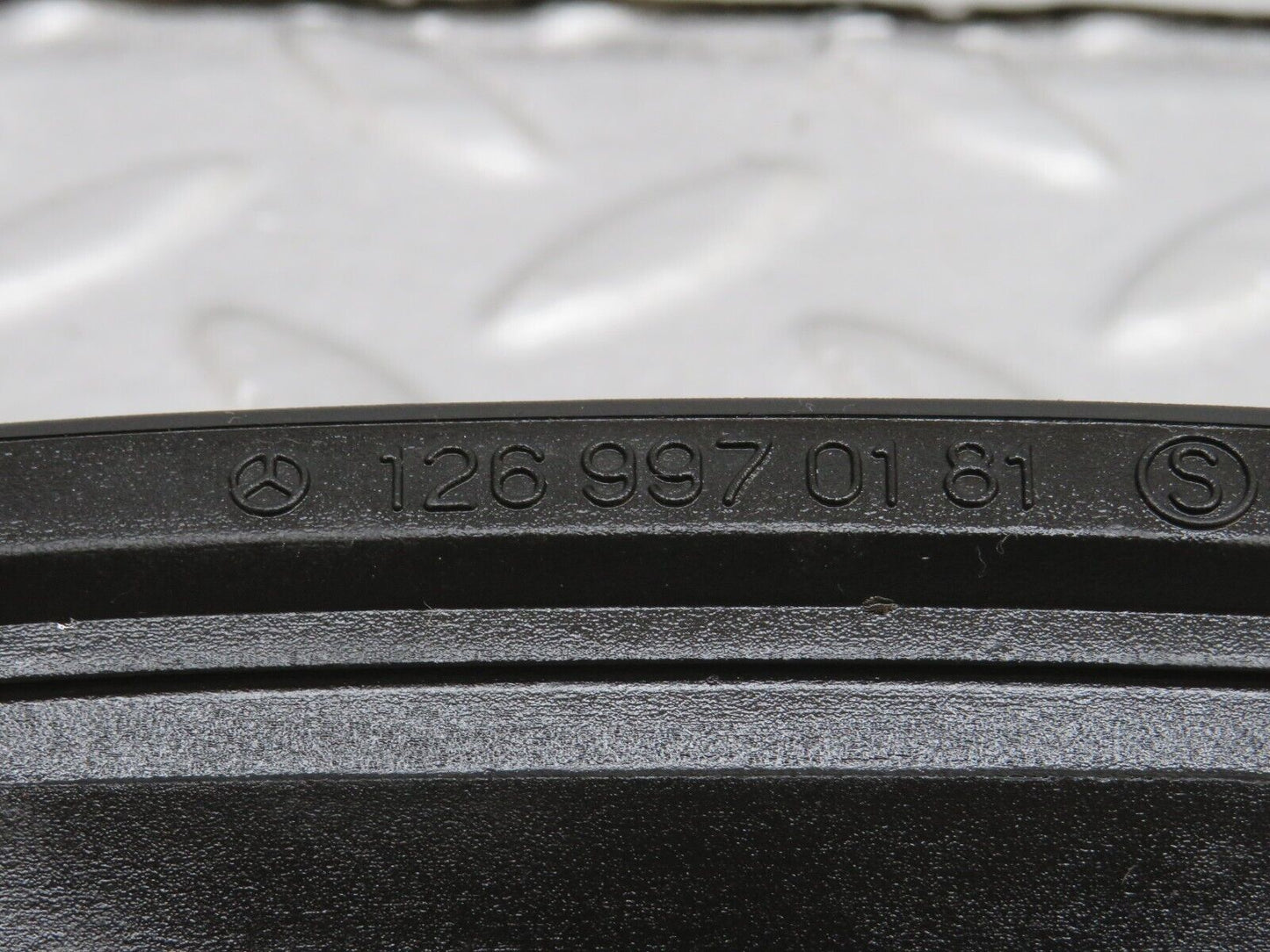 37021 Mercedes-Benz C126 420SEC Coupe Dashboard Centre Air Vent Rubber 2x 1269970181