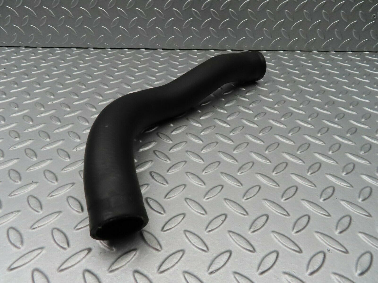 5172 Mercedes-Benz R107 350SL Bottom Radiator Hose 1075010082