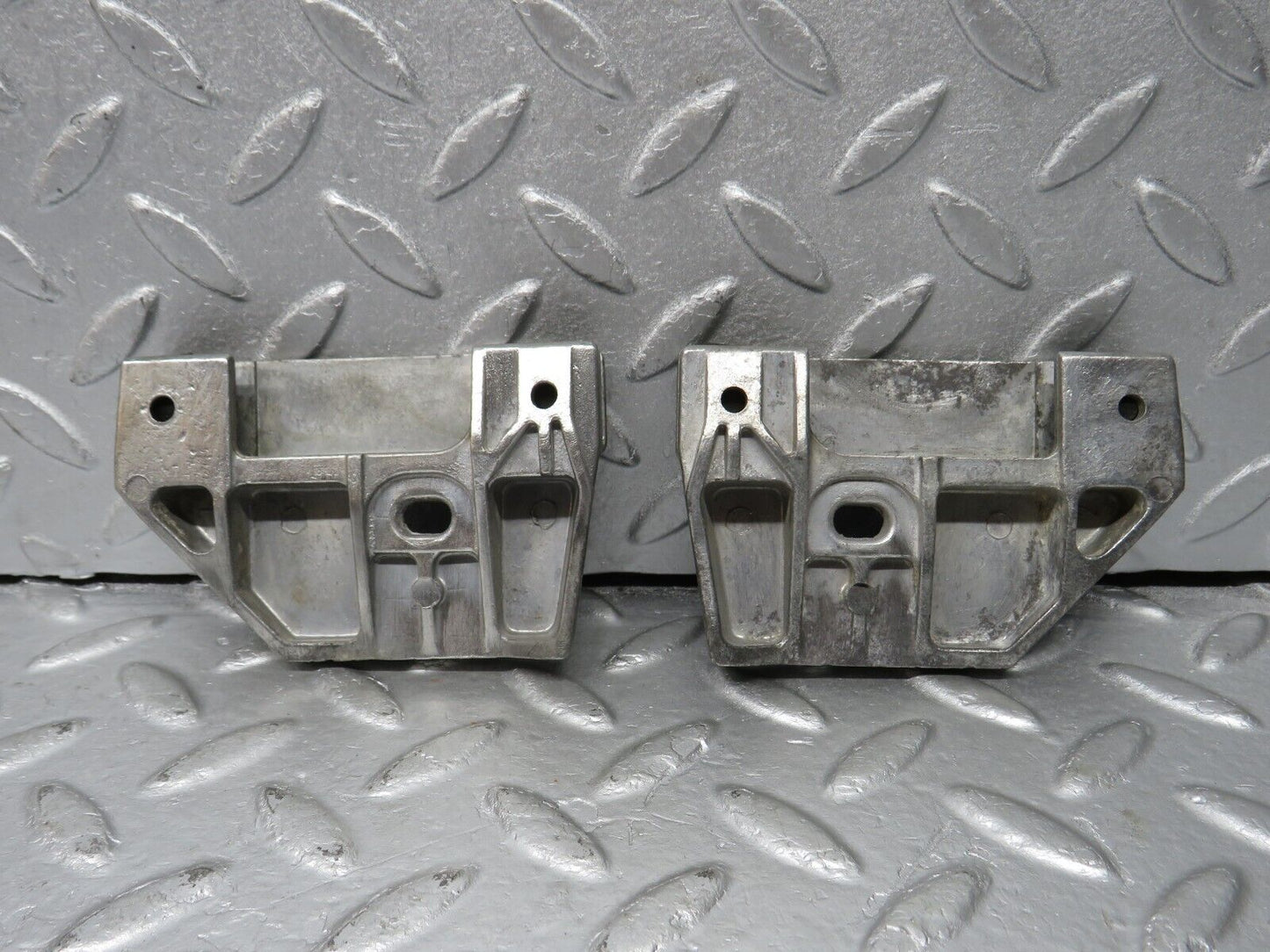 39727 Mercedes-Benz R129 320SL Coupe Door Window Guide Bracket 1247250132 1247250232